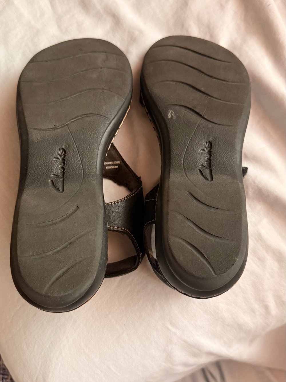 Clarks women’s black sandals